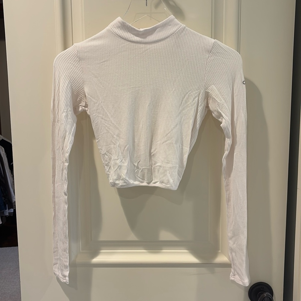 Alo Yoga MockNeck Cropped Top